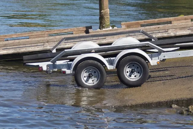 Light boat trailer